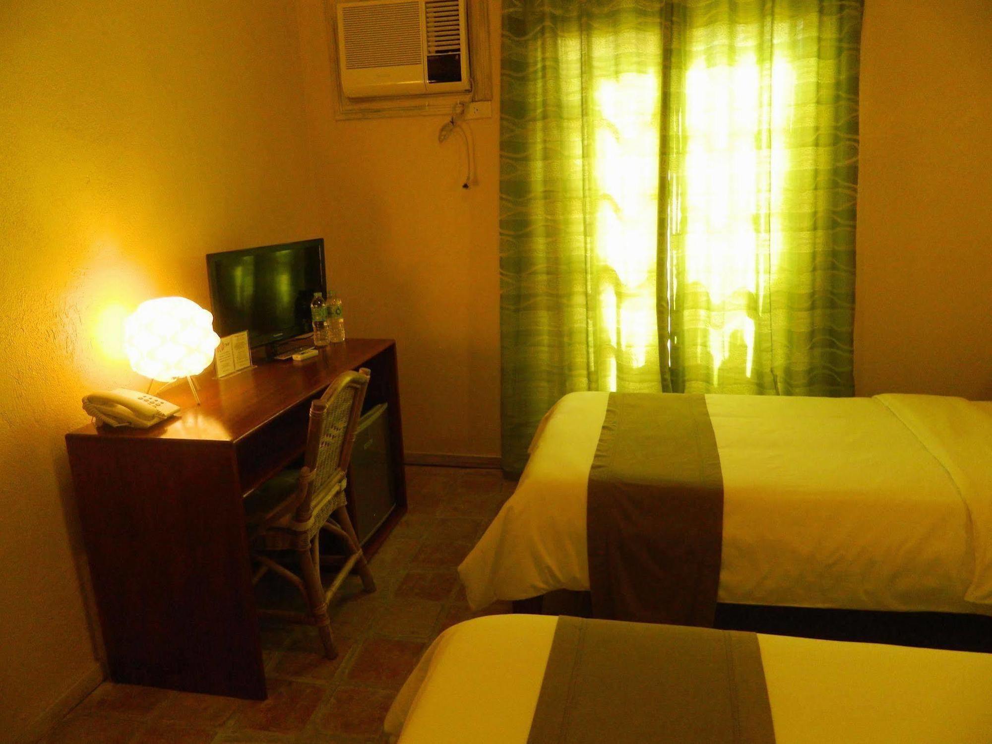 Hotel Sun Beachfront &